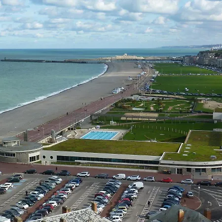 Entre Mer Et Port De Plaisance *